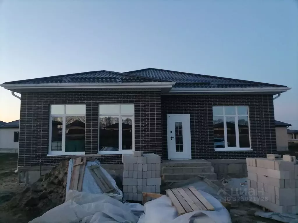 Дом в Ставропольский край, Михайловск Шпаковский район, ул. Евгения ... - Фото 1