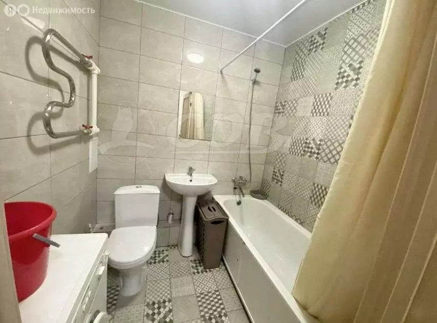 1-комнатная квартира: Тюмень, улица Тимофея Чаркова, 28 (40 м) - Фото 1