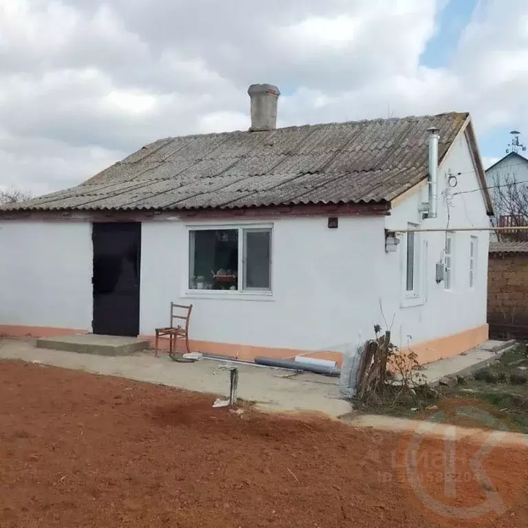 Дом в Крым, Сакский район, Митяевское с/пос, с. Шелковичное ул. ... - Фото 1