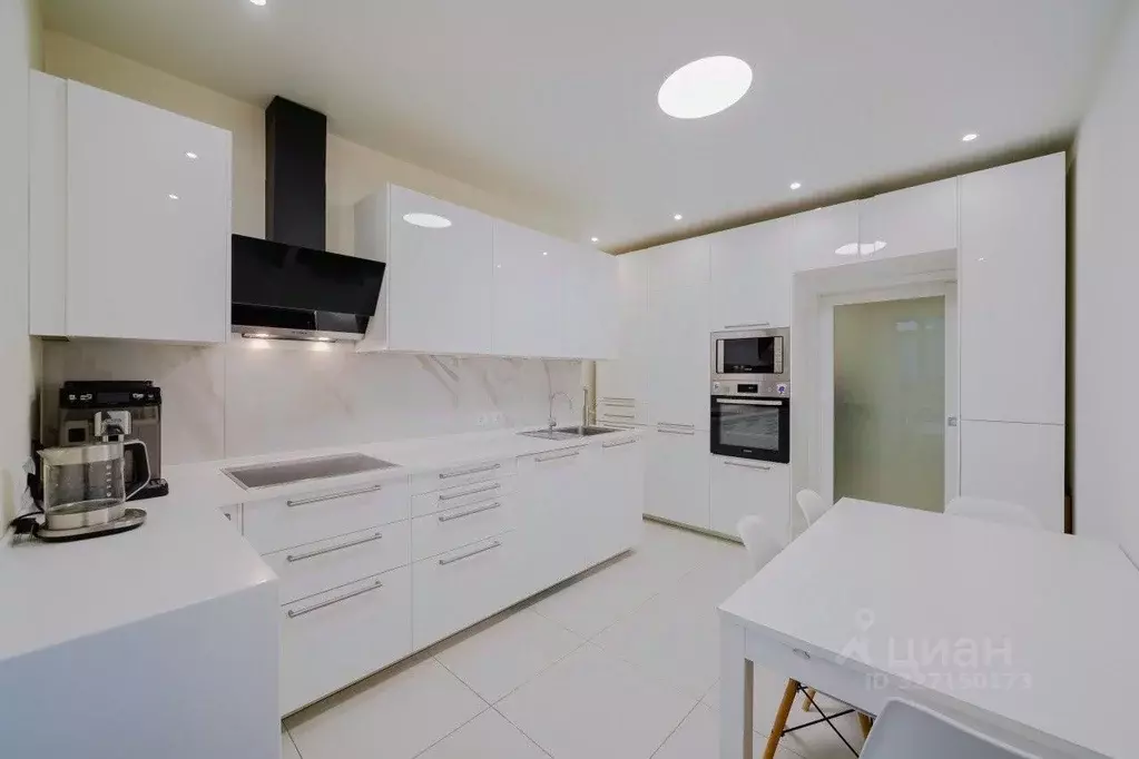 2-к кв. Свердловская область, Екатеринбург ул. Московская, 75 (81.0 м) - Фото 1