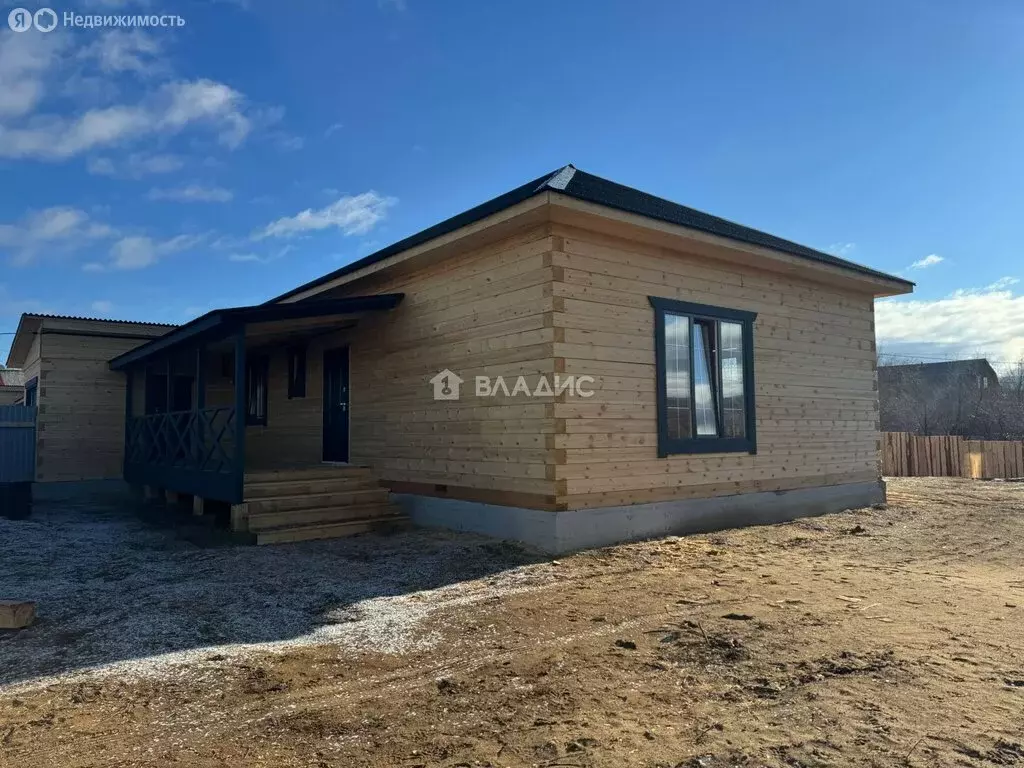 Дом в Нижний Саянтуй, улица Толбоева, 8 (180 м) - Фото 1