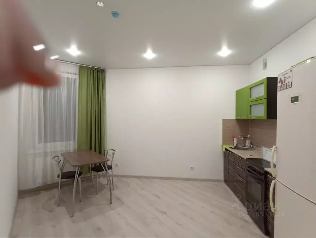 1-к кв. Тюменская область, Тюмень Новгородская ул., 1 (40.0 м) - Фото 1