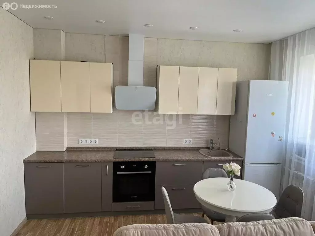 2-комнатная квартира: Тюмень, улица Мельникайте, 38 (65.1 м) - Фото 1