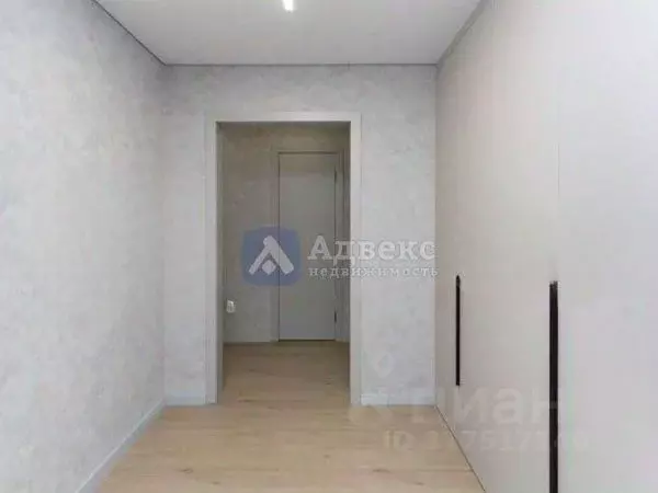 3-к кв. Тюменская область, Тюмень ул. Монтажников, 38 (87.0 м) - Фото 0