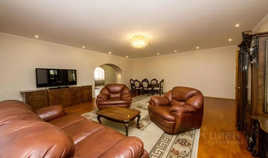 3-к кв. Омская область, Омск ул. Щербанева, 27 (162.0 м) - Фото 1