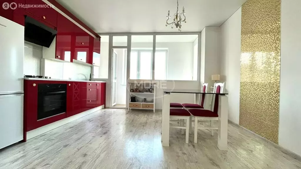 3-комнатная квартира: Калининград, улица Молодой Гвардии, 11 (120 м) - Фото 1
