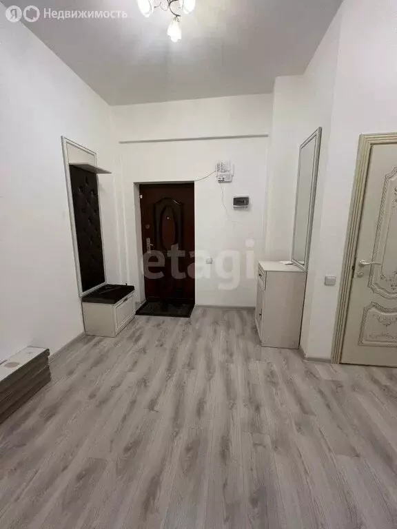 2-комнатная квартира: Карабулак, улица Джабагиева, 17 (72 м) - Фото 1