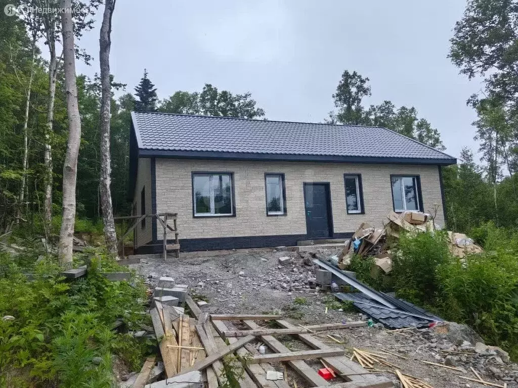 Дом в Южно-Сахалинск, СНТ Изыскатель, улица Алексея Колюбакина (100 м) - Фото 2