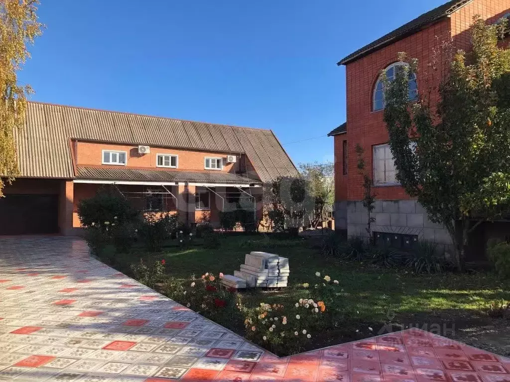 Дом в Ростовская область, пос. Целина ул. Березовая (240 м) - Фото 1