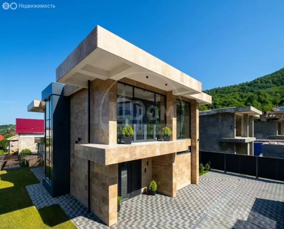Дом в село Васильевка, улица Братьев Еремян, 33 (200 м) - Фото 1