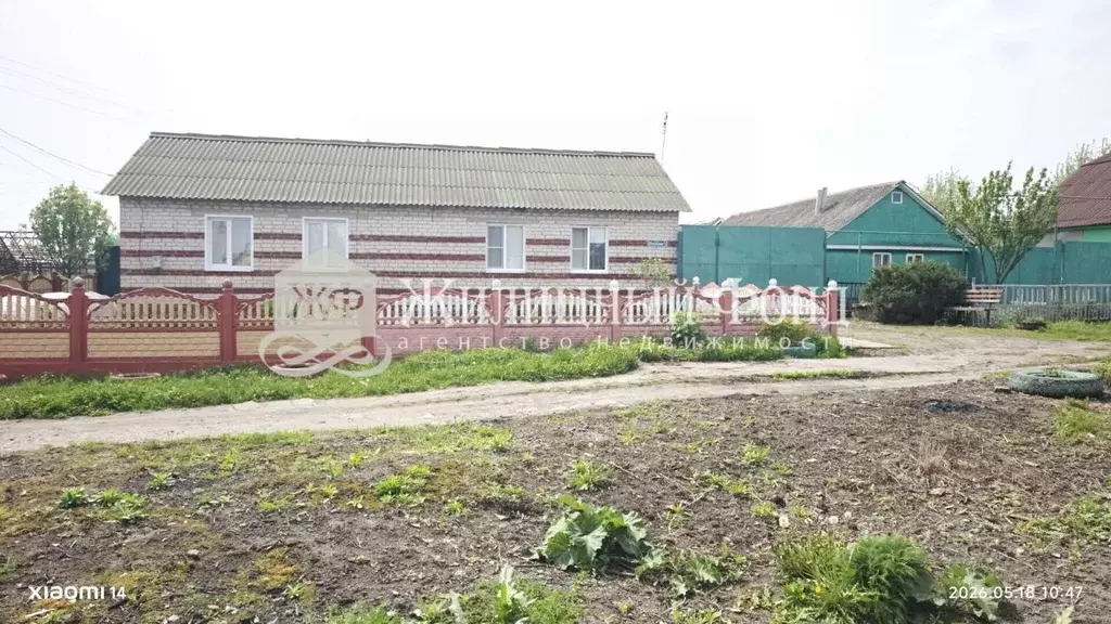 Дом в Курская область, Октябрьский район, Дьяконовский сельсовет, с. ... - Фото 1