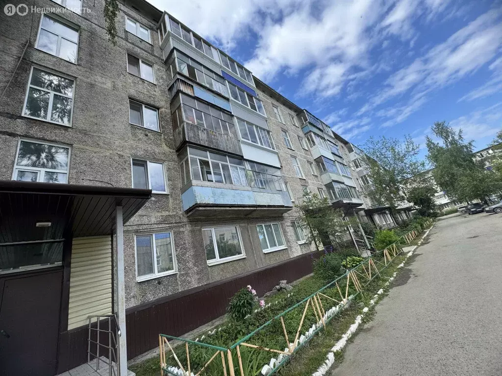 3-комнатная квартира: Нижний Тагил, улица Тельмана, 13 (61.5 м) - Фото 0