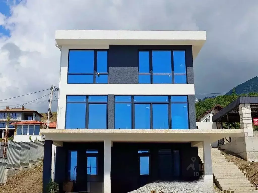 Дом в Крым, Алушта муниципальный округ, с. Лучистое пер. Волшебный, ... - Фото 1