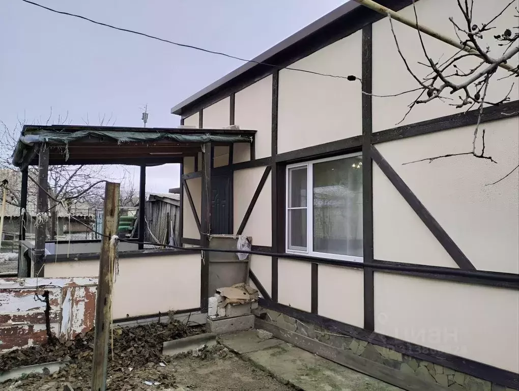 Дом в Волгоградская область, Суровикино Красноармейская ул., 12 (62 м) - Фото 0