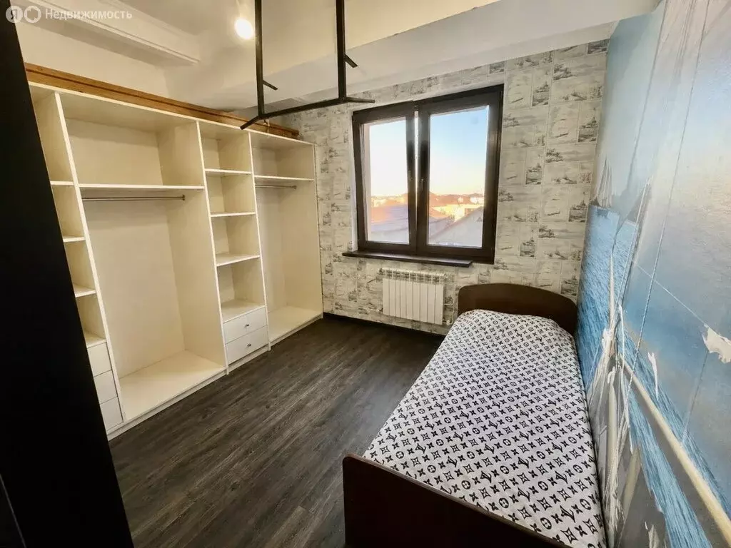 4-комнатная квартира: Махачкала, улица Ильясова, 49 (69 м) - Фото 1