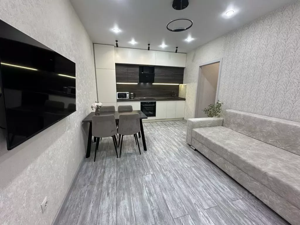 2-к кв. Тюменская область, Тюмень ул. Фармана Салманова, 12 (55.3 м) - Фото 1