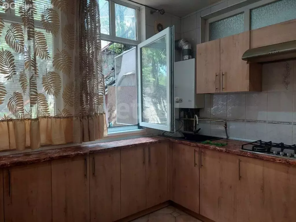 2-комнатная квартира: Ялта, Красноармейская улица, 21 (66 м) - Фото 0