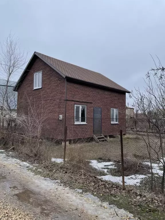 Дом в Саратовская область, Энгельсский район, Красноярское ... - Фото 1