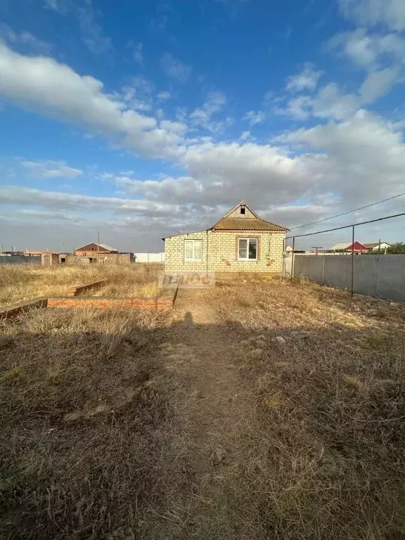 Дом в Калмыкия, Целинный район, с. Троицкое 3 (66 м) - Фото 1