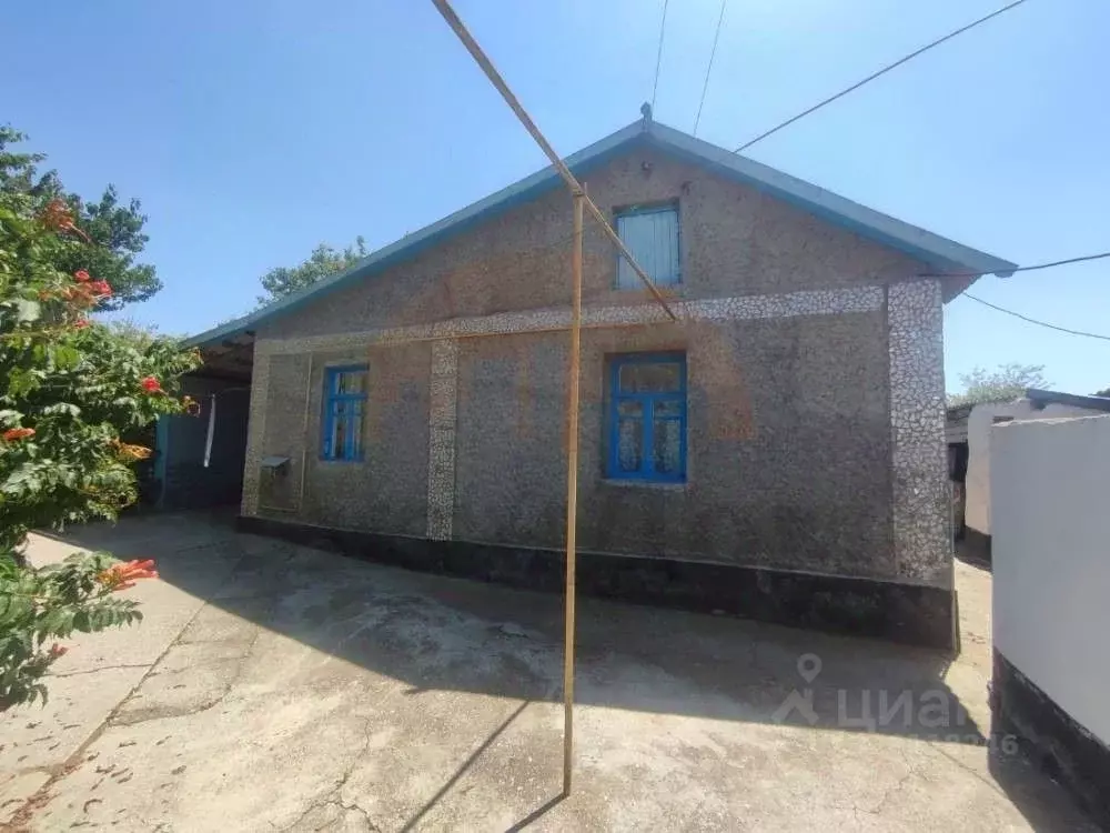 Дом в Крым, Сакский район, Митяевское с/пос, с. Листовое ул. Гагарина ... - Фото 2