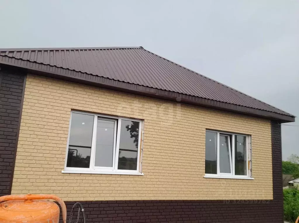 Дом в Белгородская область, Корочанский район, Бехтеевское с/пос, с. ... - Фото 2