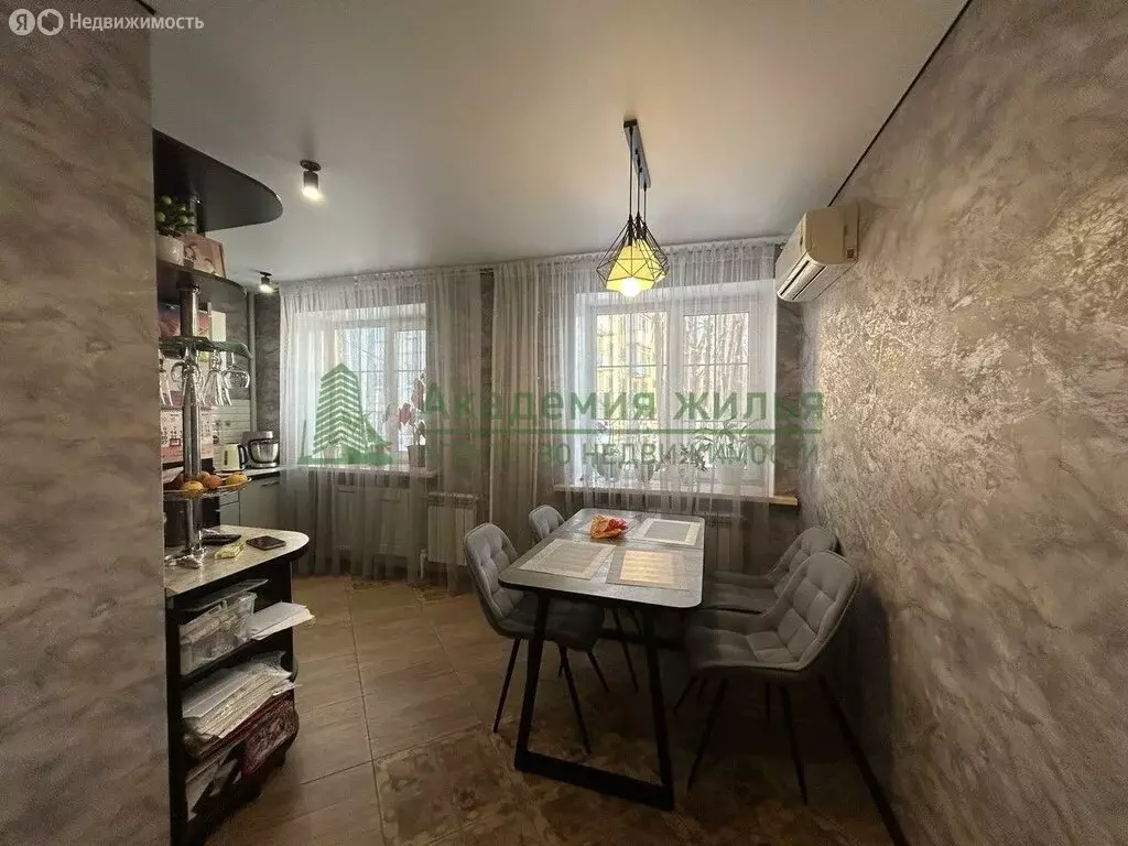 2-комнатная квартира: Энгельс, 2-й микрорайон, 27 (58 м) - Фото 1