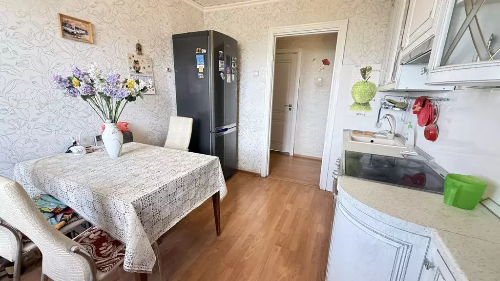 3-к кв. Белгородская область, Белгород ул. Губкина, 18в (73.1 м) - Фото 2