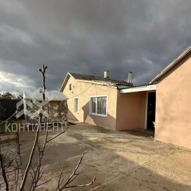 Дом в Крым, Сакский район, Вересаевское с/пос, с. Глинка ул. ... - Фото 2