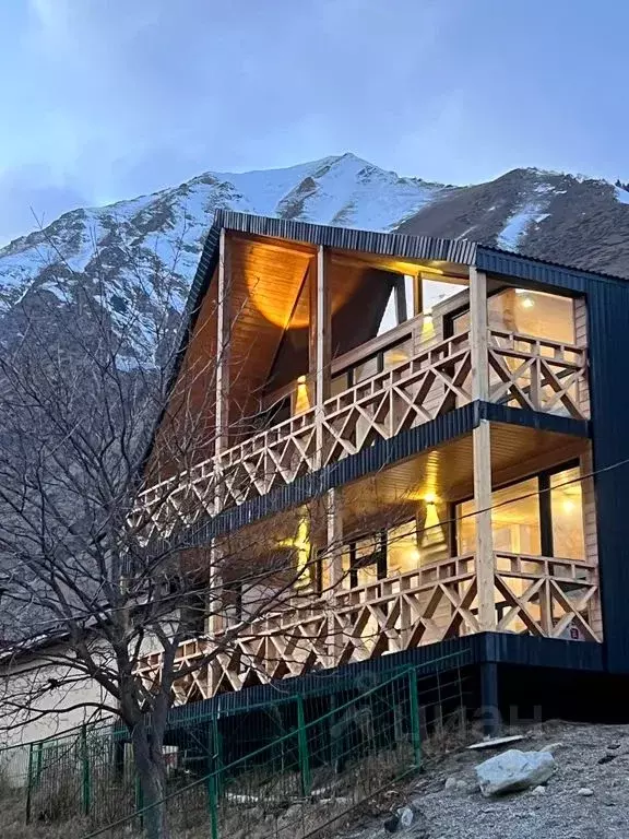 Дом в Кабардино-Балкария, Эльбрусский район, с. Нейтрино ул. ... - Фото 1