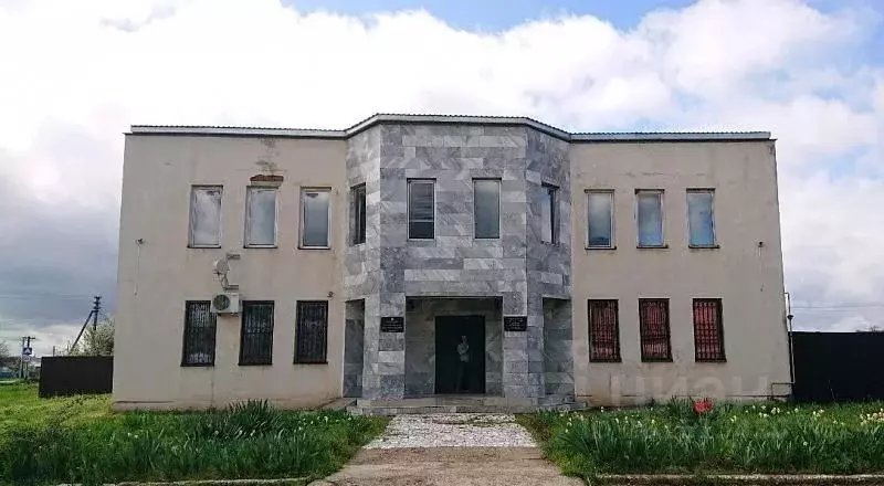 Помещение свободного назначения в Адыгея, с. Красногвардейское  (462 ... - Фото 1