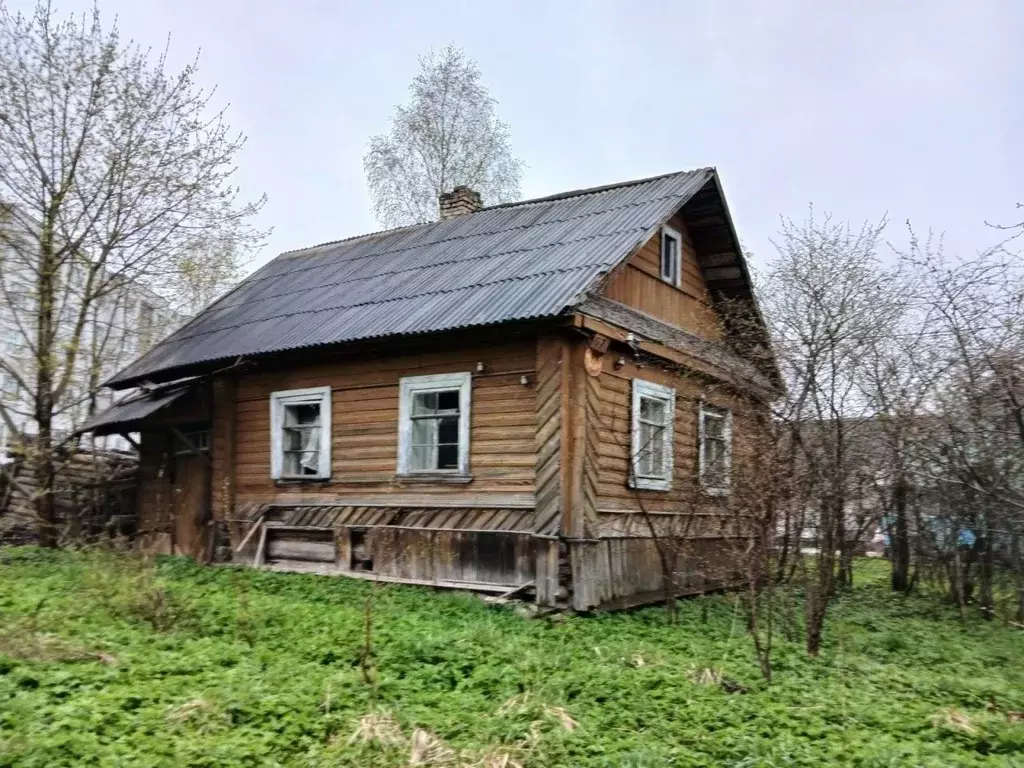 Дом в Ленинградская область, Лужский район, пос. Осьмино ул. Ленина ... - Фото 0
