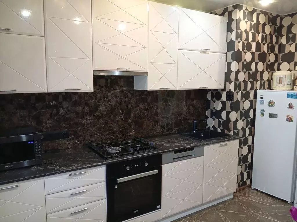 3-к кв. Саратовская область, Саратов ул. Имени К.Г. Уфимцева, 10 (62.0 ... - Фото 2