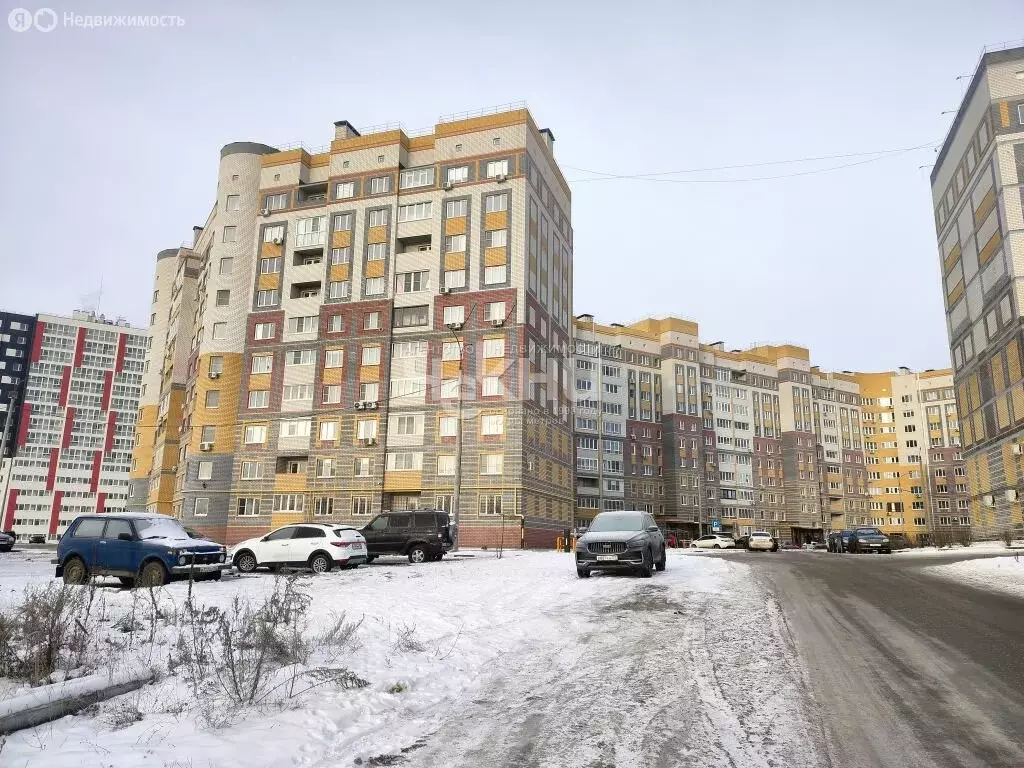 3-комнатная квартира: Бор, улица Луначарского, 214 (78 м) - Фото 1