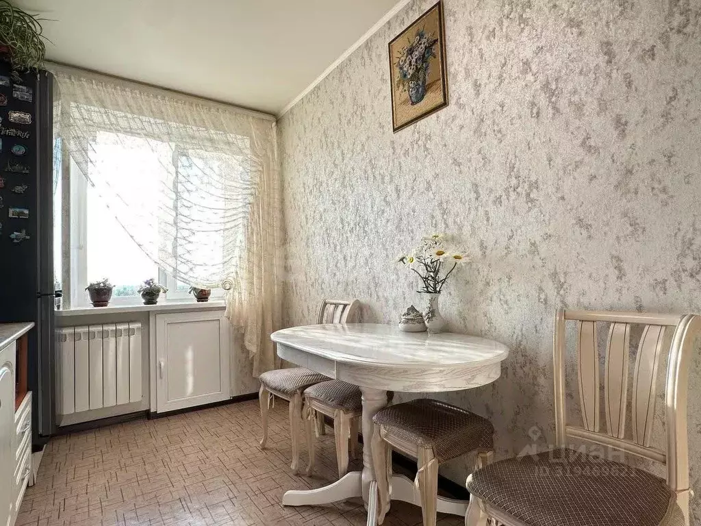 3-к кв. Саратовская область, Саратов ул. Имени П.И. Чайковского, 1 ... - Фото 0