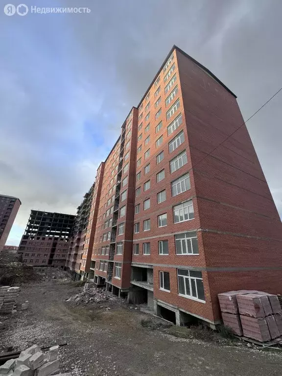 3-комнатная квартира: Махачкала, улица Магомеда Гамзатова, 94 (71 м) - Фото 0