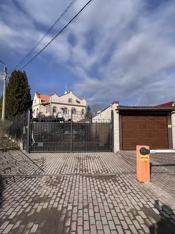 Дом в Санкт-Петербург, Санкт-Петербург, Петергоф ул. Кольцевая, 6А ... - Фото 1