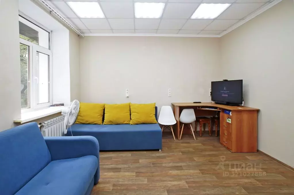 Помещение свободного назначения в Омская область, Омск ул. Серова, 3 ... - Фото 1