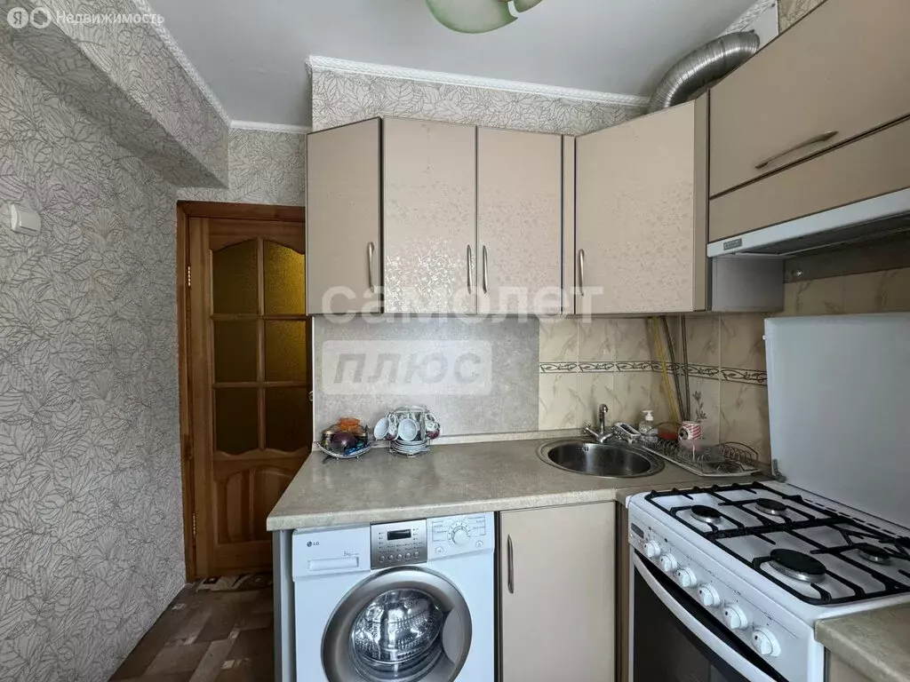 2-комнатная квартира: Брянск, Фокинский район, улица Коммунаров, 4 ... - Фото 0
