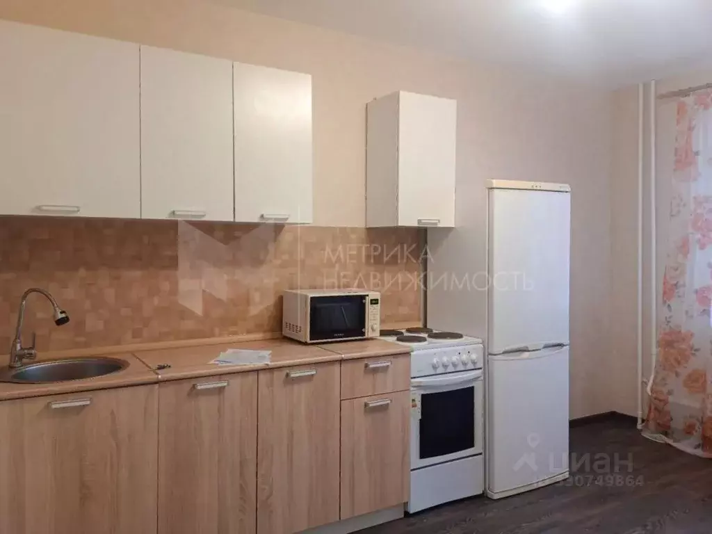 2-к кв. Тюменская область, Тюмень ул. 50 лет Октября, 80 (73.8 м) - Фото 1