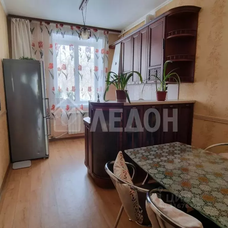 3-к кв. Омская область, Омск просп. Мира, 64 (83.8 м) - Фото 0