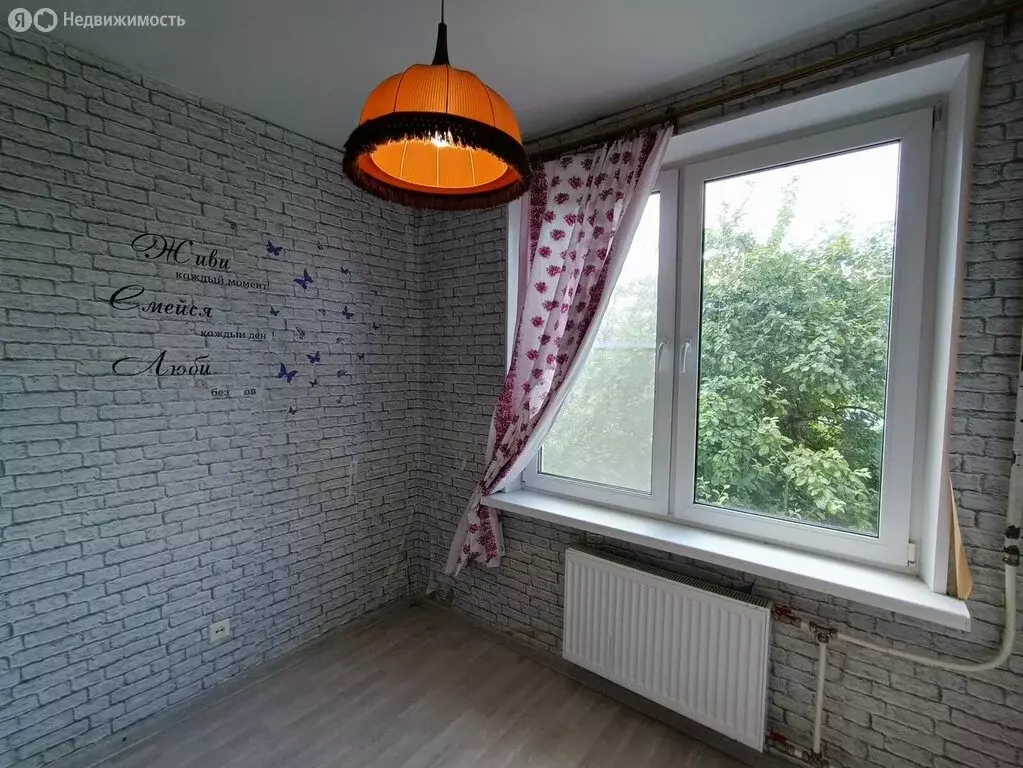 4-комнатная квартира: Санкт-Петербург, улица Червонного Казачества, 4 ... - Фото 1