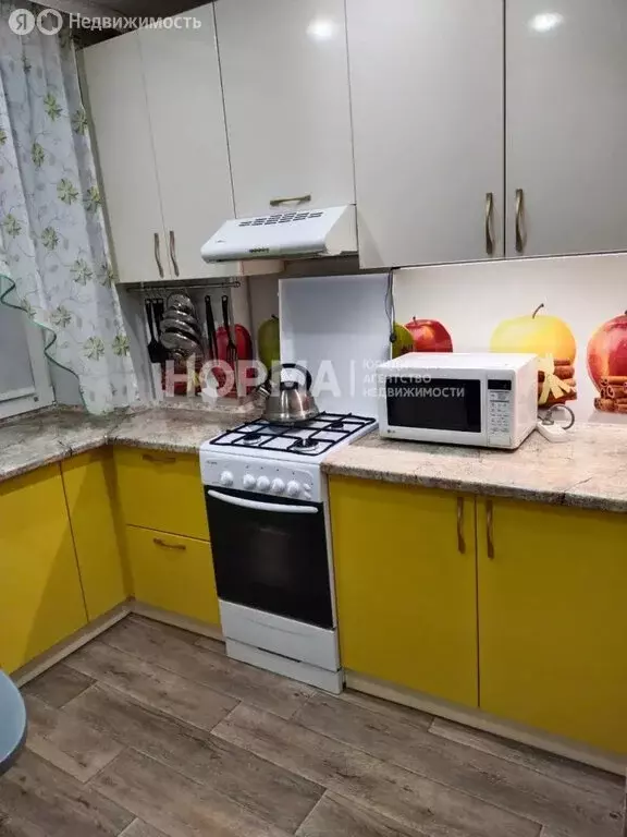 4-комнатная квартира: Октябрьский, улица Луначарского, 6 (63.2 м) - Фото 1