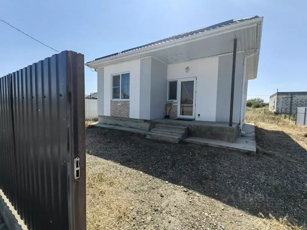 Дом в Краснодарский край, Белореченский район, Южненское с/пос, пос. ... - Фото 1