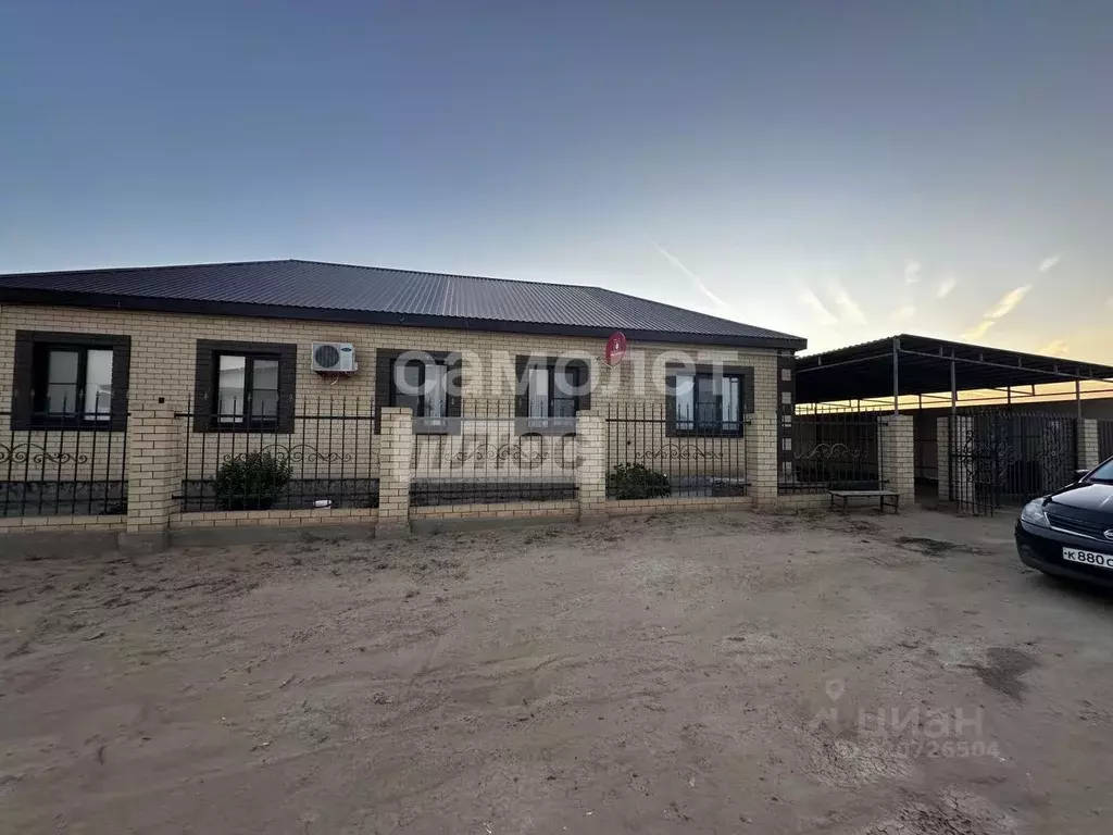 Дом в Астраханская область, Володарский район, с. Сизый Бугор ул. ... - Фото 1