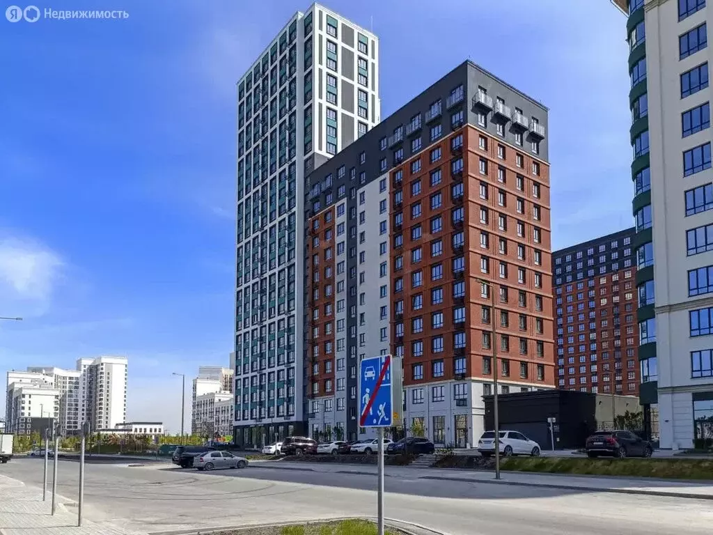 1-комнатная квартира: Тюмень, улица Пожарных и Спасателей, 1 (45 м) - Фото 0
