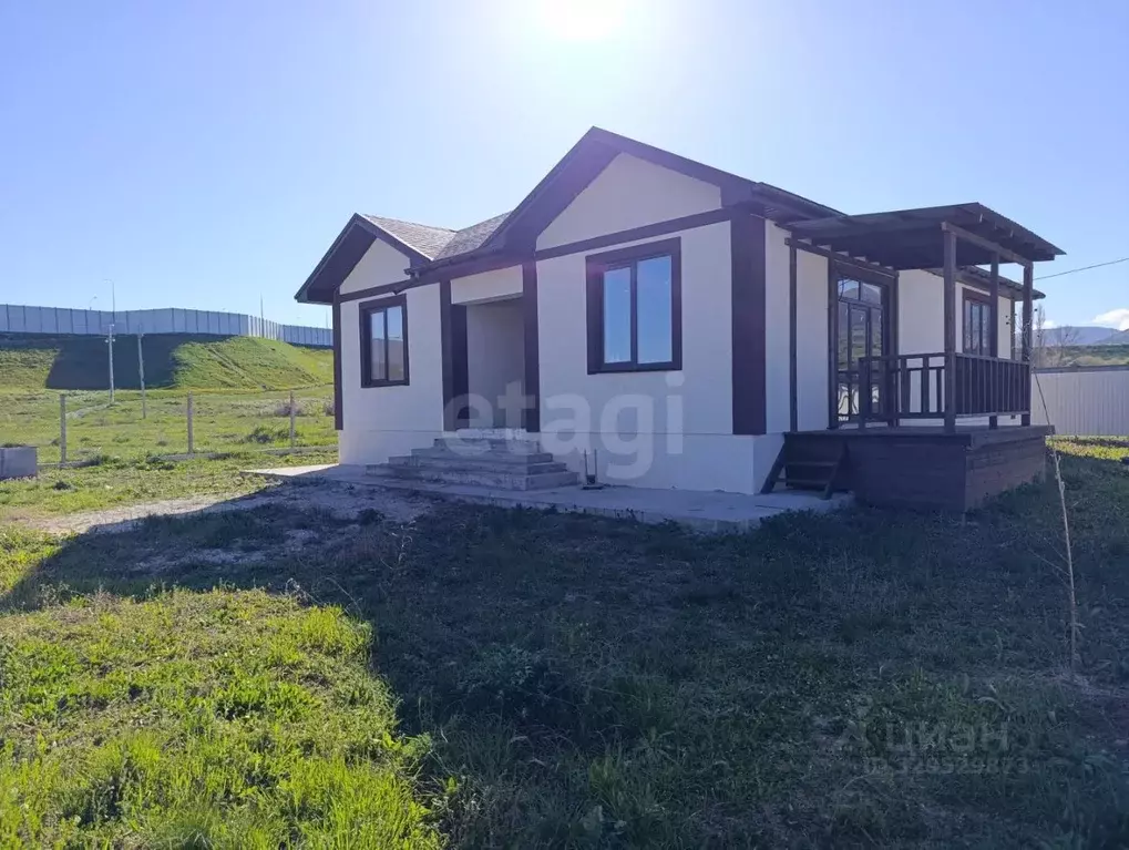 Дом в Крым, Симферопольский район, Добровское с/пос, с. Заречное ул. ... - Фото 2