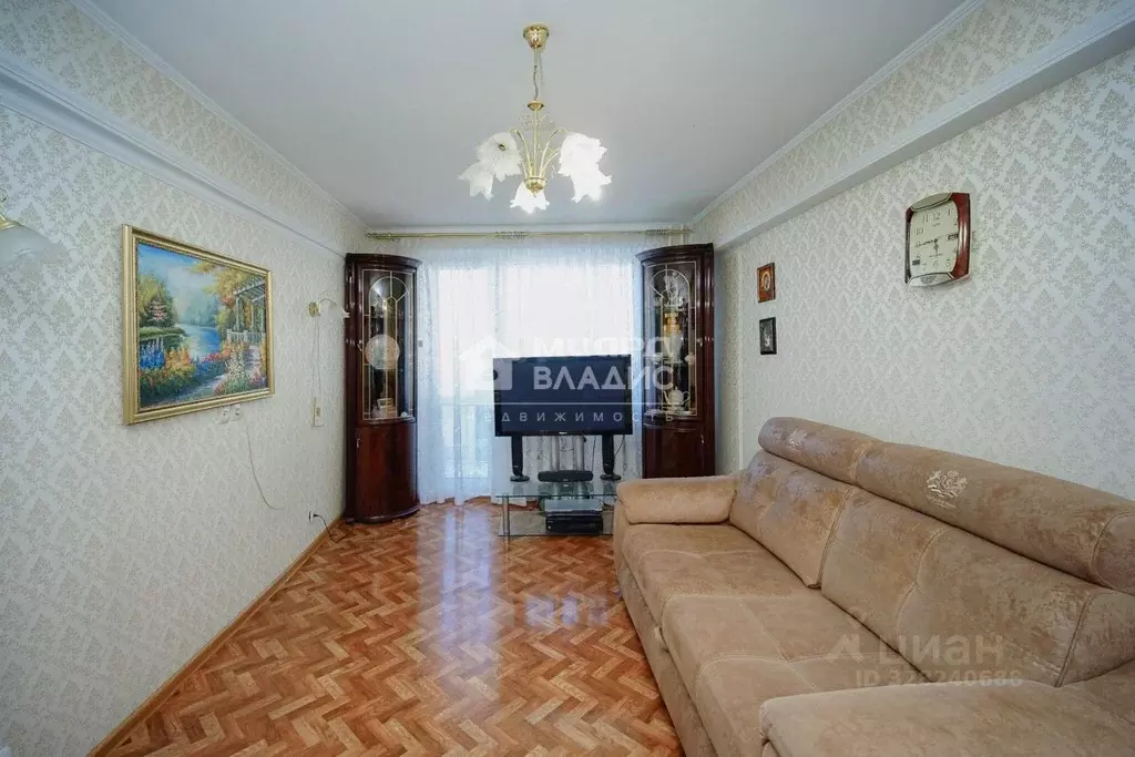 3-к кв. Омская область, Омск Саянская ул., 1А (69.6 м) - Фото 1