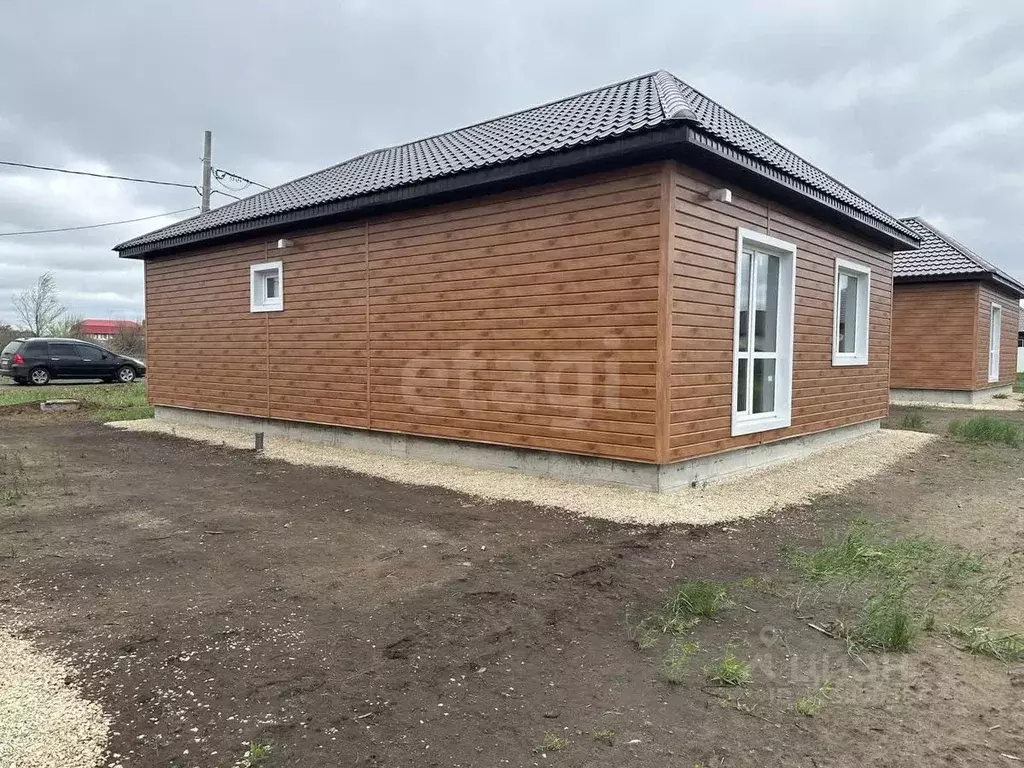 Дом в Самарская область, Кинель Лебедь мкр, ул. Листопадная (80 м) - Фото 0