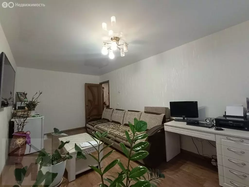 3-комнатная квартира: Абакан, улица Комарова, 2 (63.7 м) - Фото 1