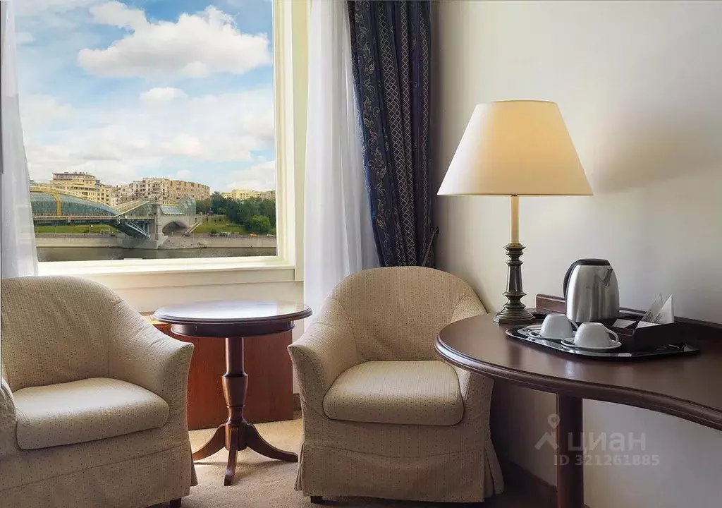 Комната Москва пл. Евразии, 2 (25.0 м) - Фото 2